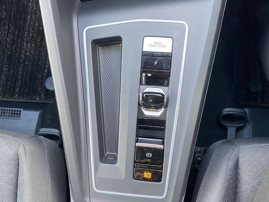 2022 Volkswagen Golf - image 30