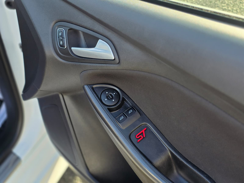 2018 Ford Focus T ST-LINE ECOBOOST 140PS €11,900