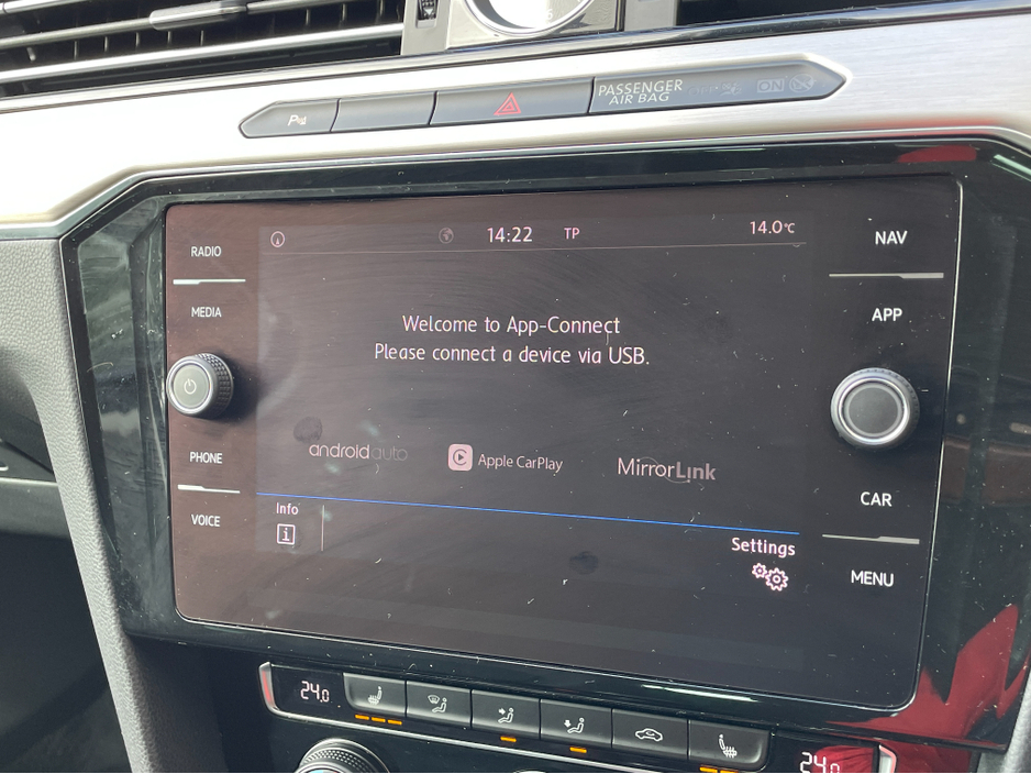 2019 Volkswagen Passat - image 13