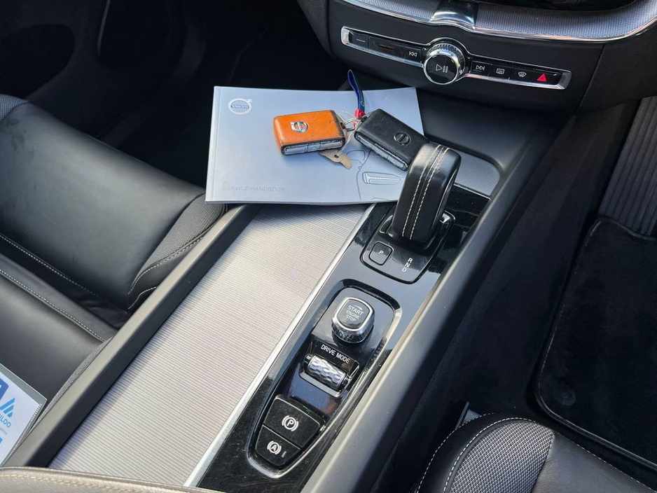 2021 Volvo XC60 - image 12