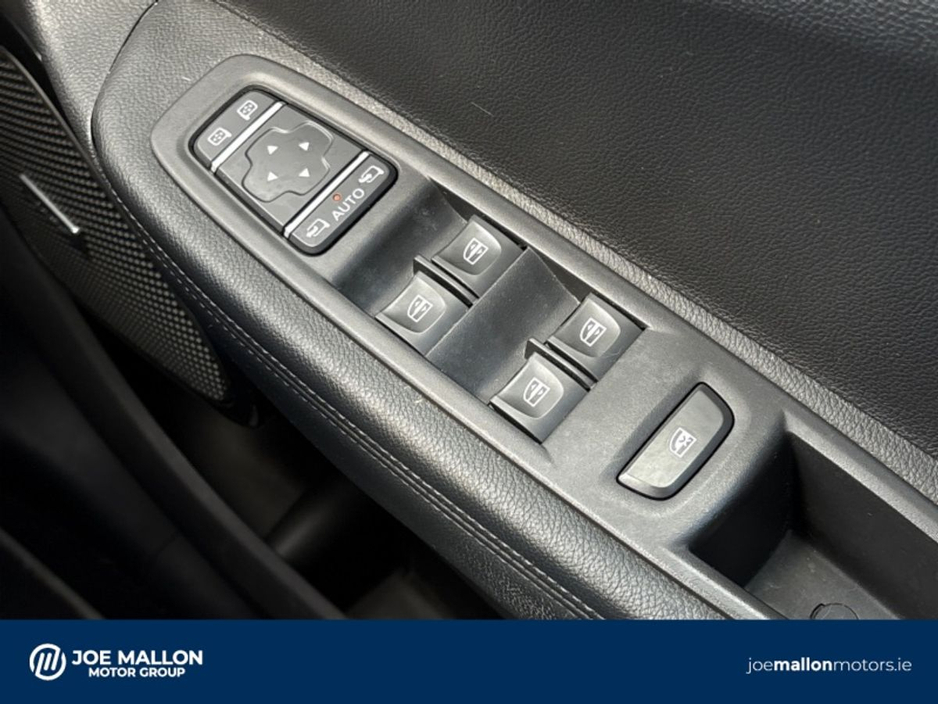 2020 Renault Zoe - image 20