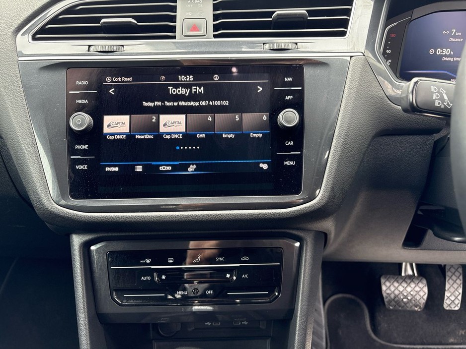 2024 Volkswagen Tiguan - image 9