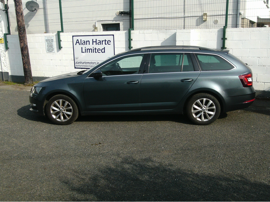 2019 Skoda Octavia - image 14