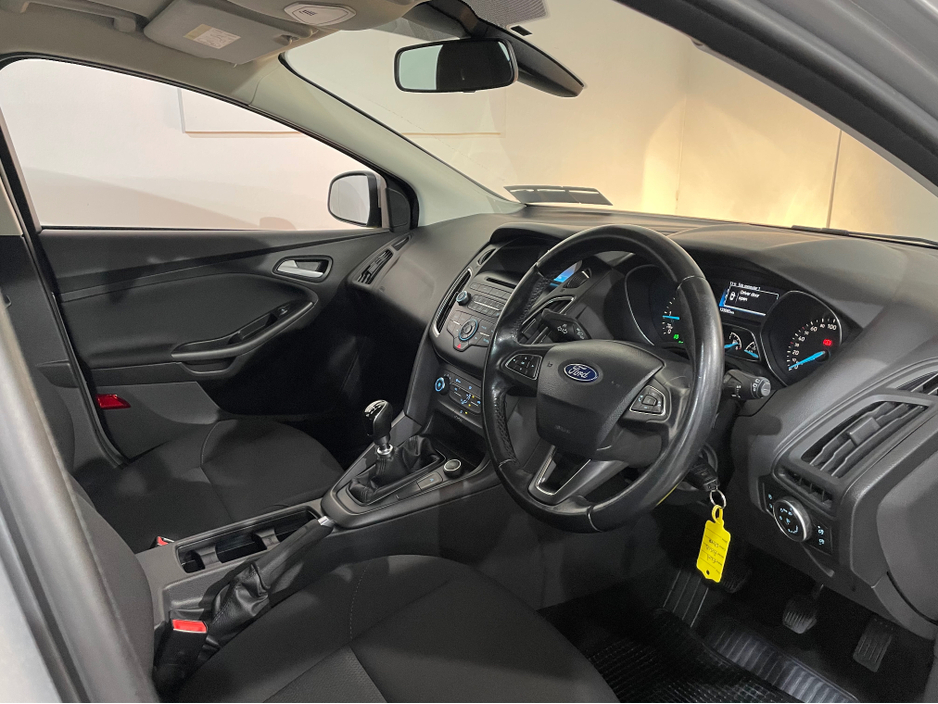 2016 Ford Focus - image 12