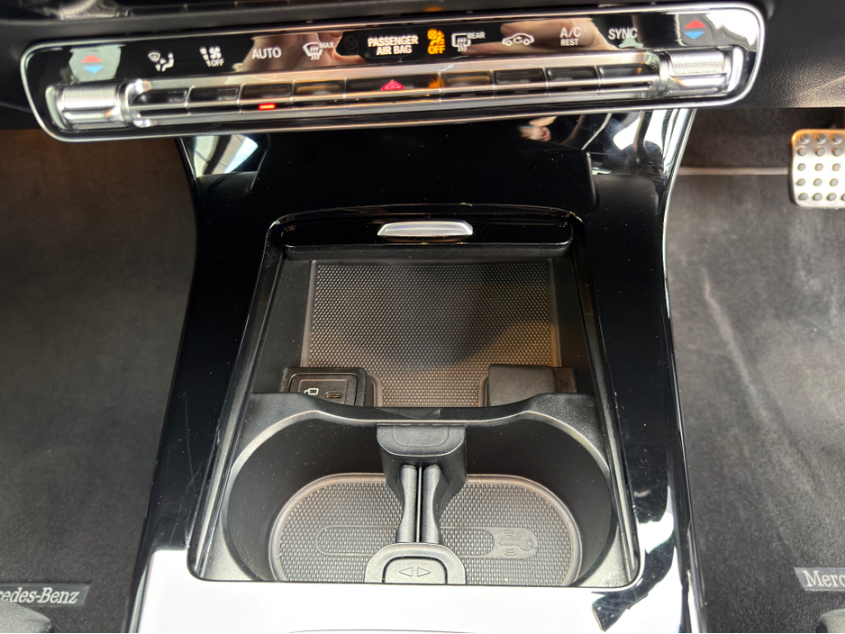 2019 Mercedes-Benz A Class A200d - AMG Premium + Low mileage €24,890