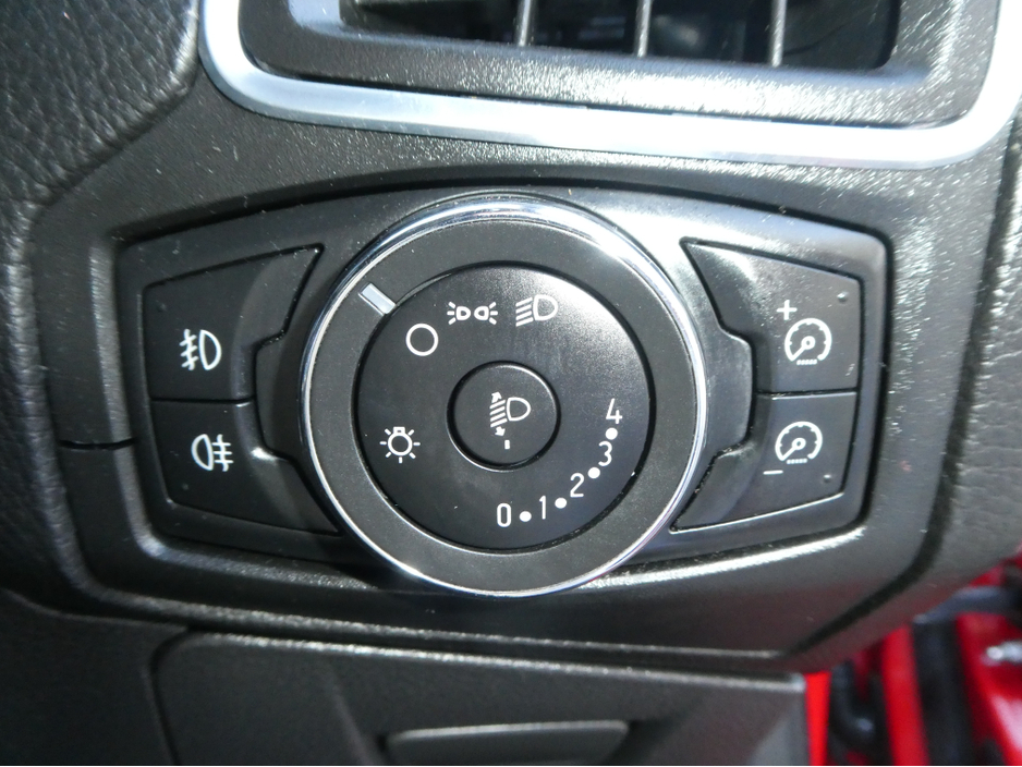 2012 Ford Focus - image 25