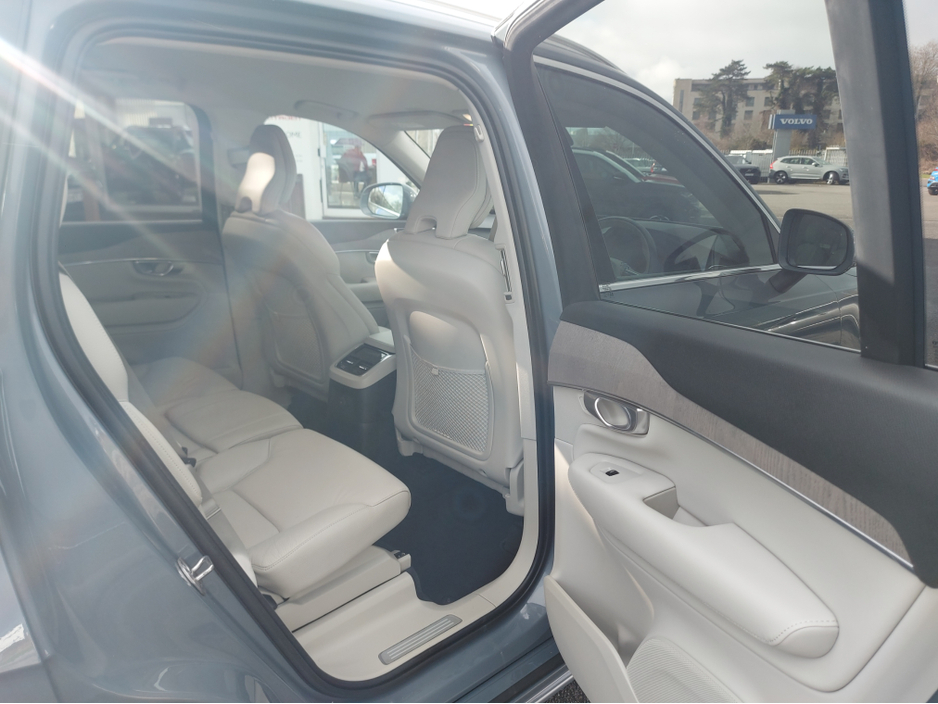 2023 Volvo XC90 T8 PHEV CORE AWD 5DR AUTO €67,950