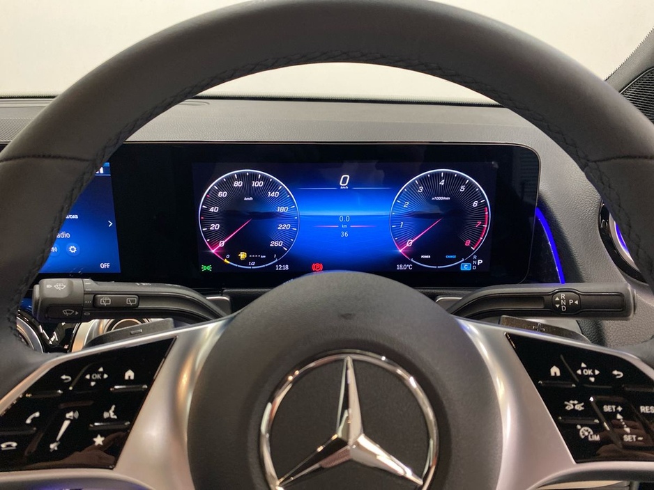 2025 Mercedes-Benz GLB - image 8