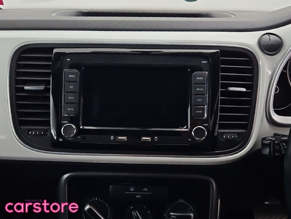 2017 Volkswagen Beetle - image 11