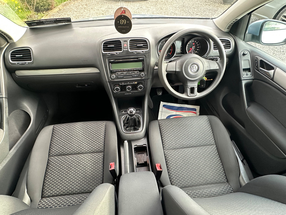 2011 Volkswagen Golf - image 7