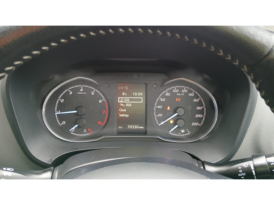 2020 Toyota Yaris - image 10