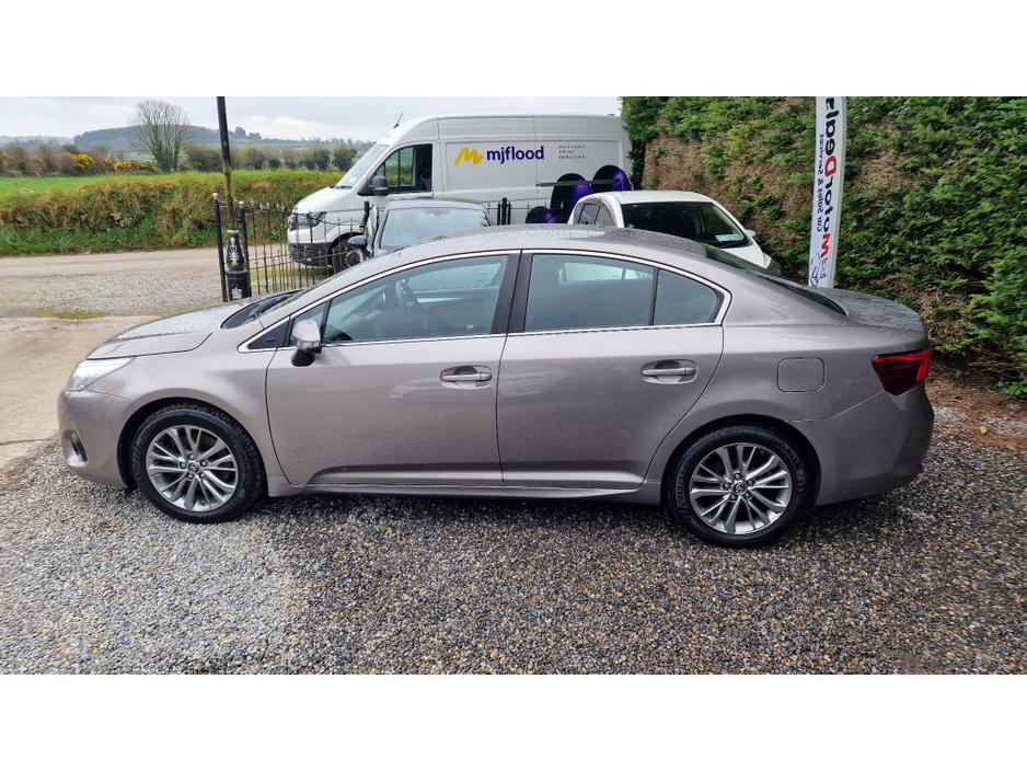 2016 Toyota Avensis - image 7