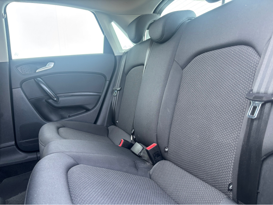 2015 Audi A1 - image 6