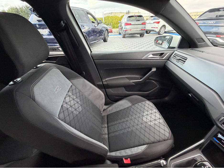 2022 Volkswagen Polo - image 25