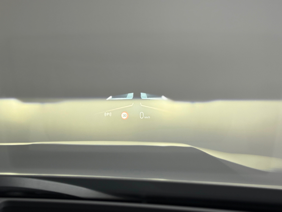 2025 BMW 5 Series - image 21