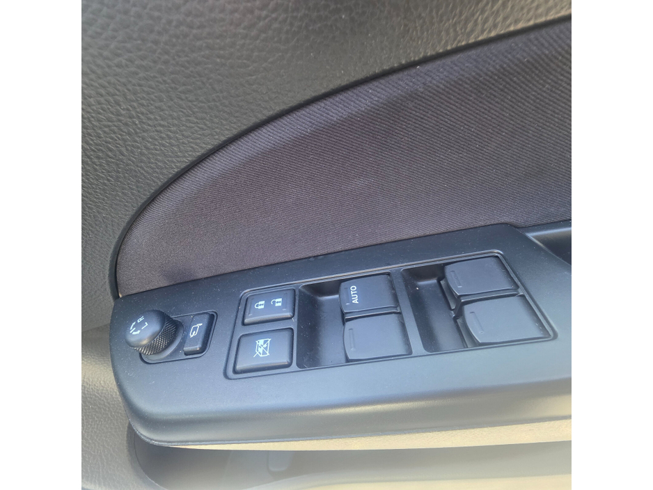 2016 Suzuki Swift - image 10