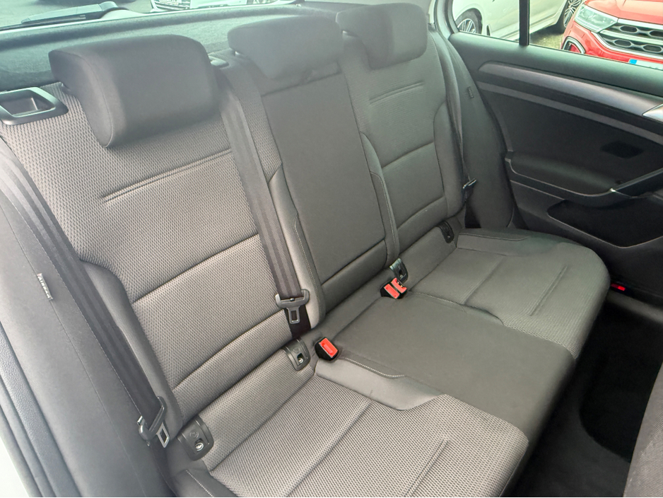 2018 Volkswagen Golf - image 11