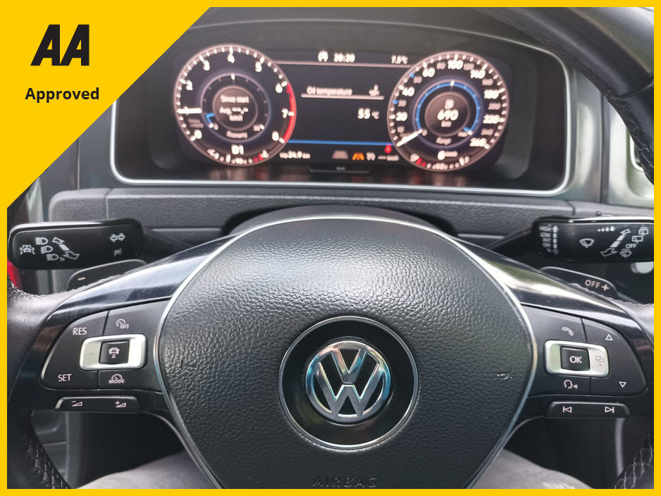 2018 Volkswagen Golf 1.2 TSI AUTOMATIC 7.5 FACELIFT ONLY 51,697kms CLIMATE CONTROL REVERSE CAMERA LED HEADLIGHTS FACTORY IMMOBILISER TOUCHSCREEN MULTIMEDIA SYSTEM CRUISE CONTROL STOP START TECHNOLOGY 2 YEARS NCT 1YR TAX €18,949