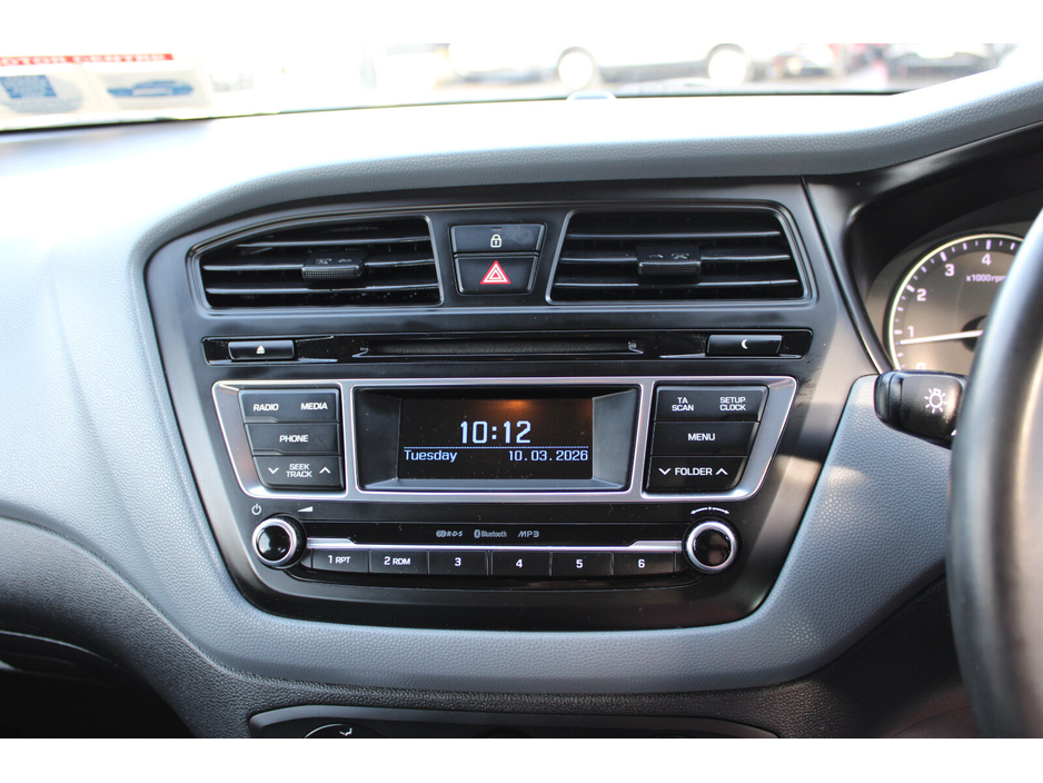 2017 Hyundai i20 - image 15