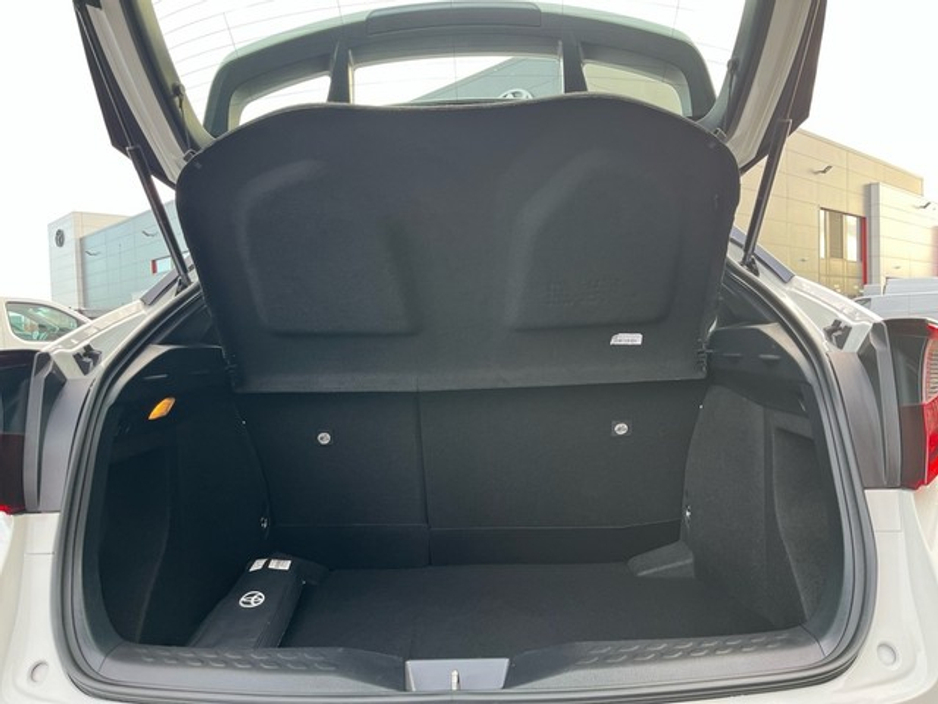 2023 Toyota C-HR HYBRID LUNA 4DR AUTO €28,950
