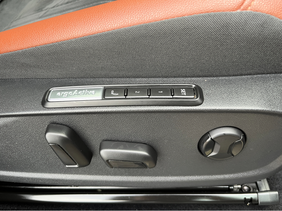 2022 Volkswagen ID.4 PRO TECH 77KWH //MASSIVE SPEC//HEATED ELECTRIC MEMORY MASSAGE SEATS//PANORAMIC GLASS ROOF//HEAD UP DISPLAY//360 PARKING CAMERAS// €28,950