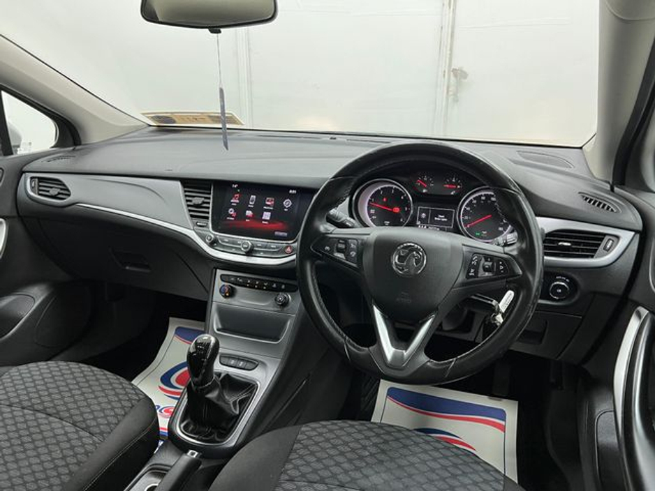 2017 Vauxhall Astra - image 18