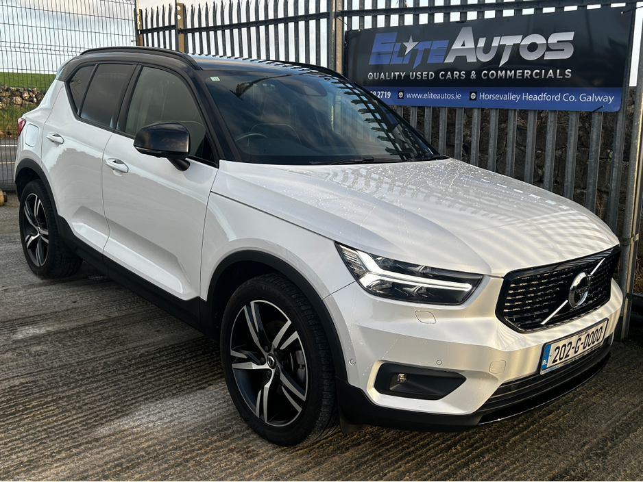 2020 Volvo XC40 - image 3