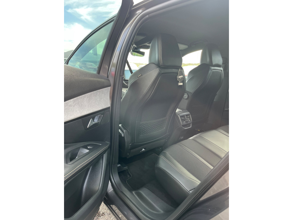 2022 Peugeot 3008 - image 9