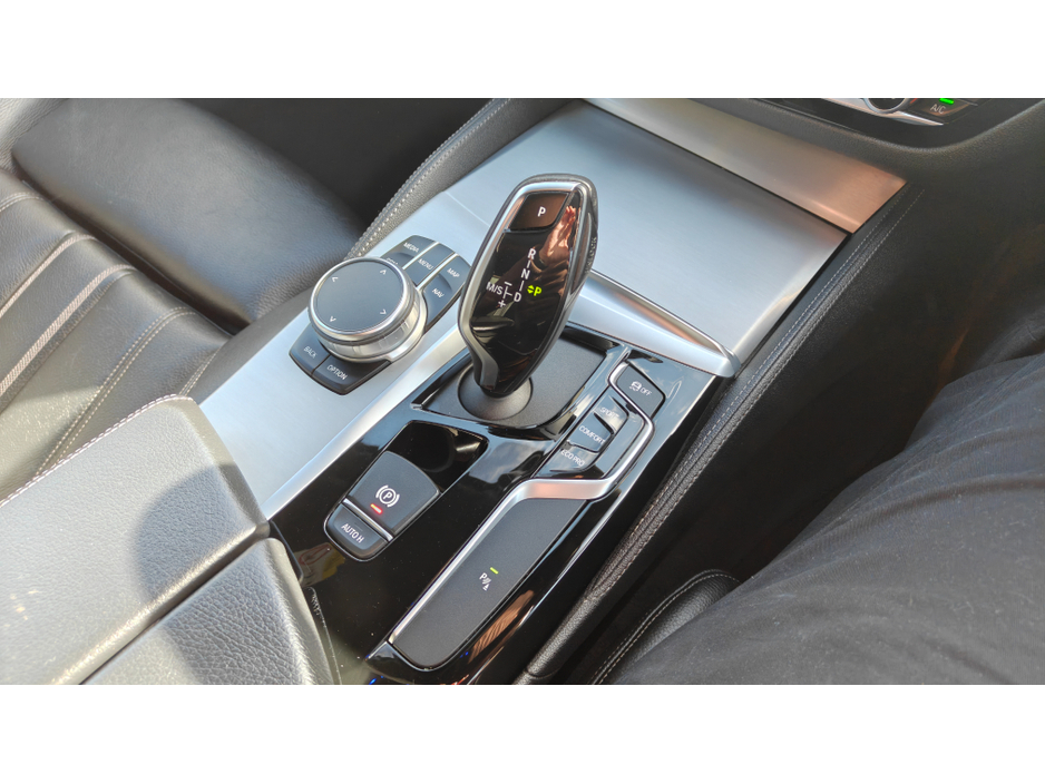 2019 BMW 5 Series - image 25