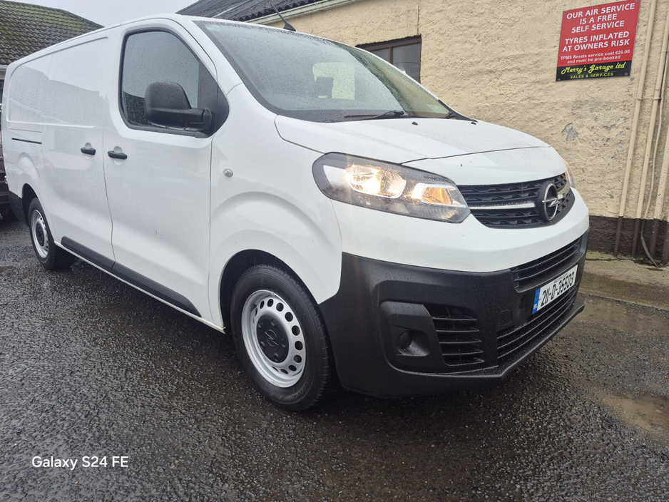 2021 Opel Vivaro - image 9