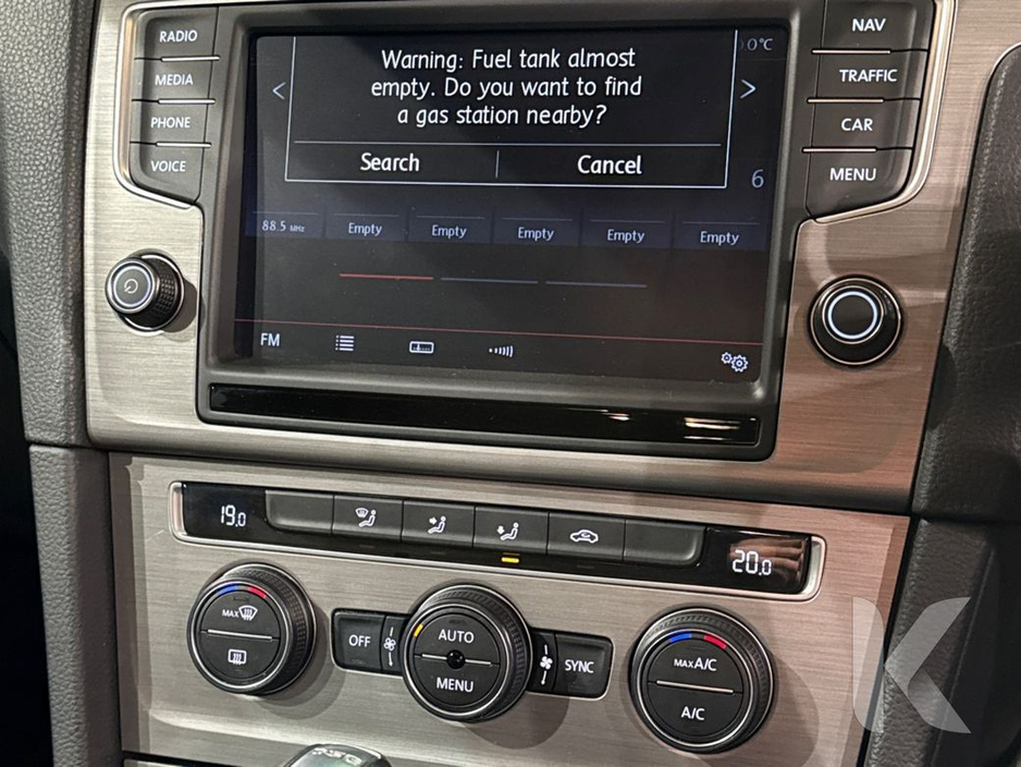 2016 Volkswagen Golf - image 17