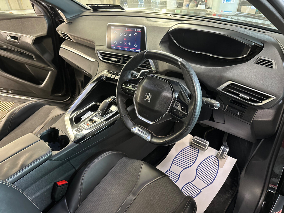 2017 Peugeot 3008 - image 9