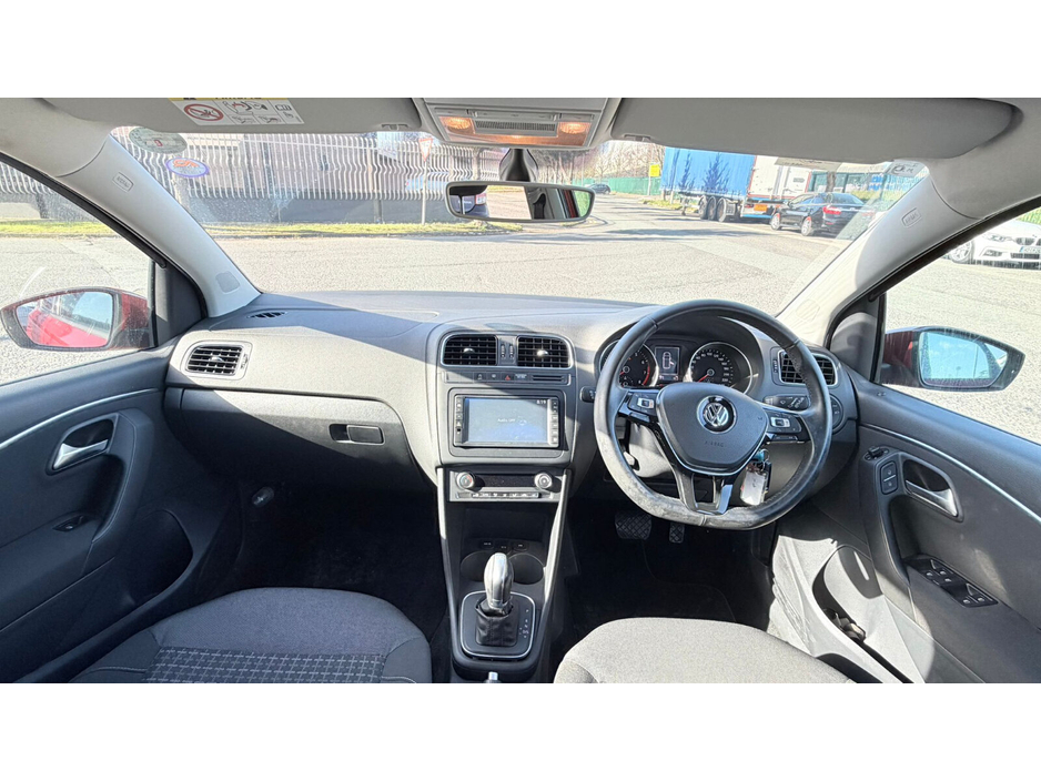 2014 Volkswagen Polo - image 12