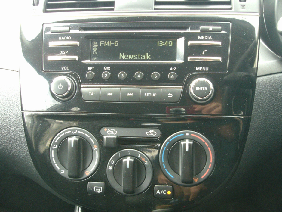 2015 Nissan Pulsar - image 23