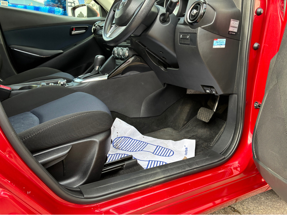 2015 Mazda Demio - image 11