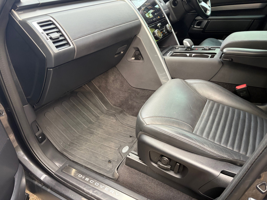 2024 Land Rover Discovery - image 18