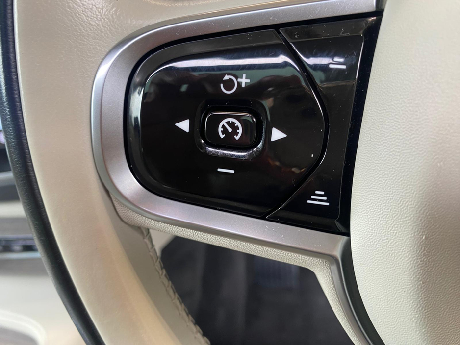 2023 Volvo XC90 - image 16