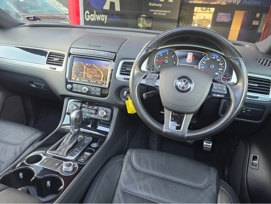 2017 Volkswagen Touareg V6 R-LINE-FULLY SERVICED WITH NEW TYRES €26,450