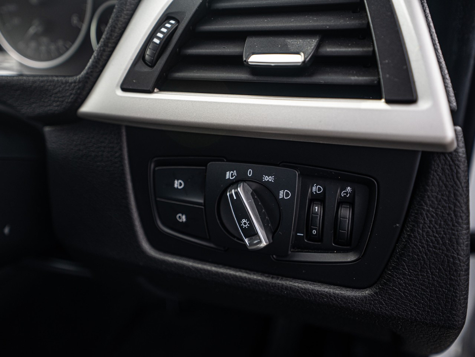 2014 BMW 3 Series - image 17