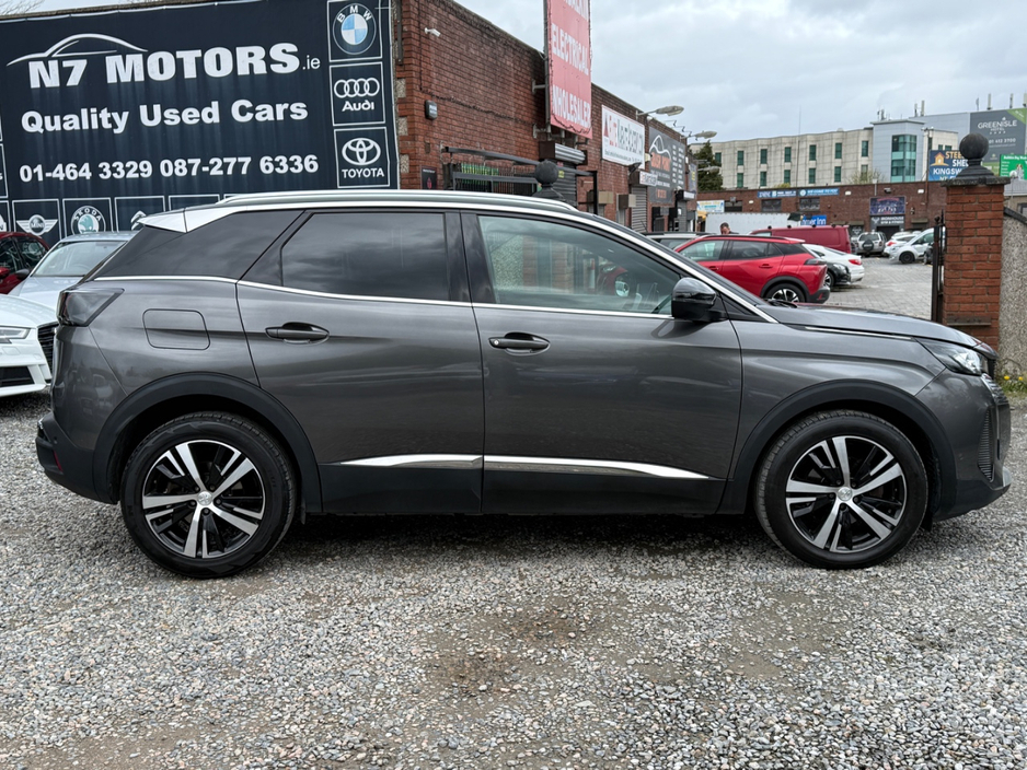 2021 Peugeot 3008 - image 2