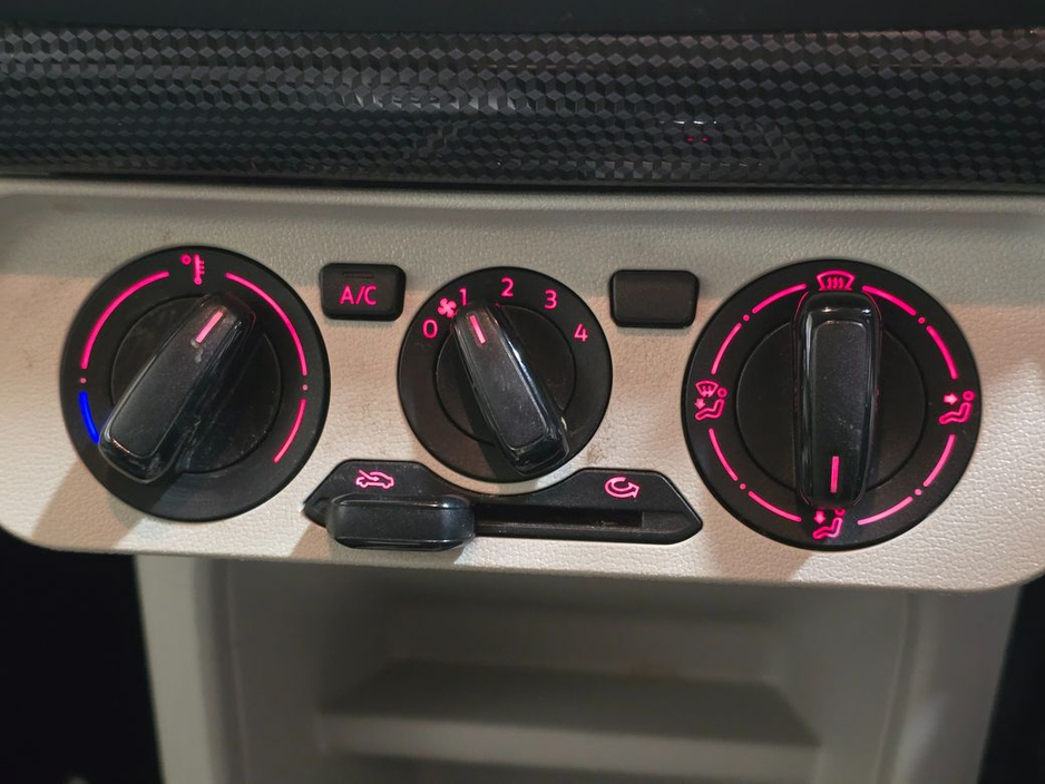 2019 Volkswagen up! - image 12