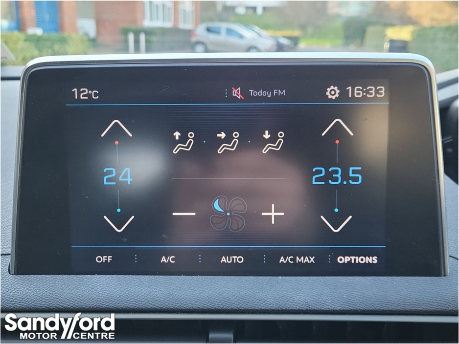 2018 Peugeot 3008 - image 18