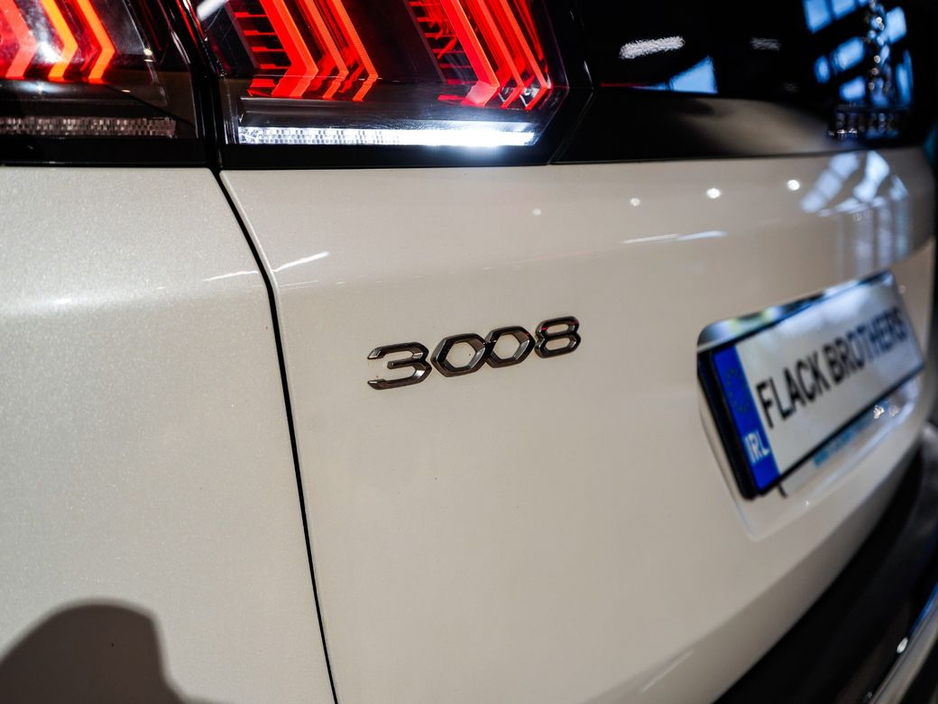2021 Peugeot 3008 - image 9