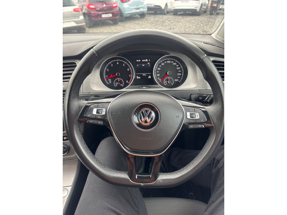 2017 Volkswagen Golf - image 10