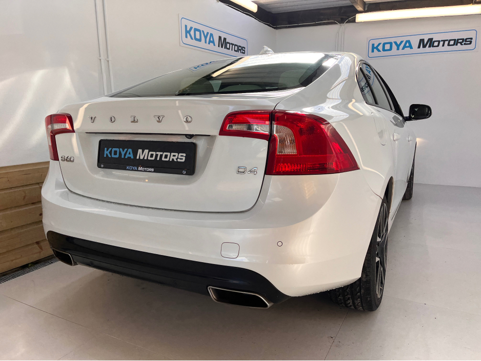 2016 Volvo S60 - image 16