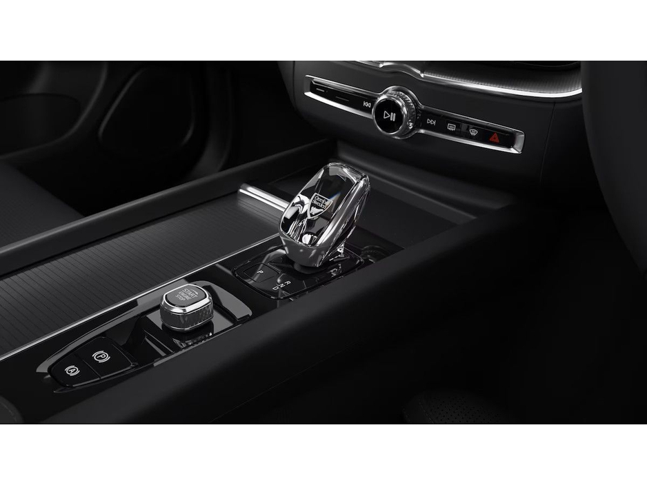 2026 Volvo XC60 - image 13