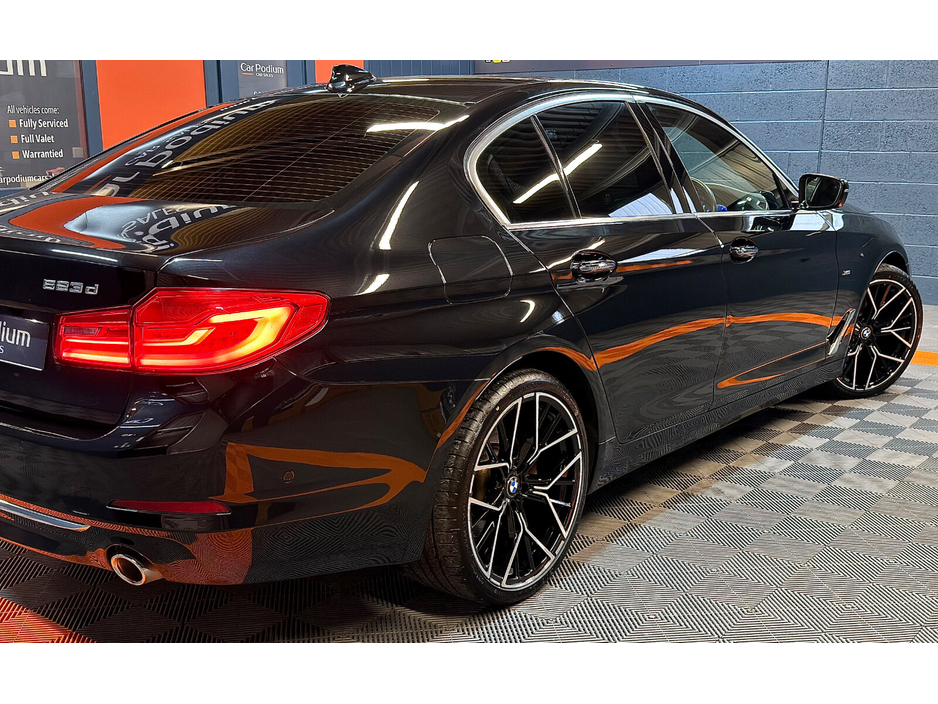 2017 BMW 5 Series - image 16