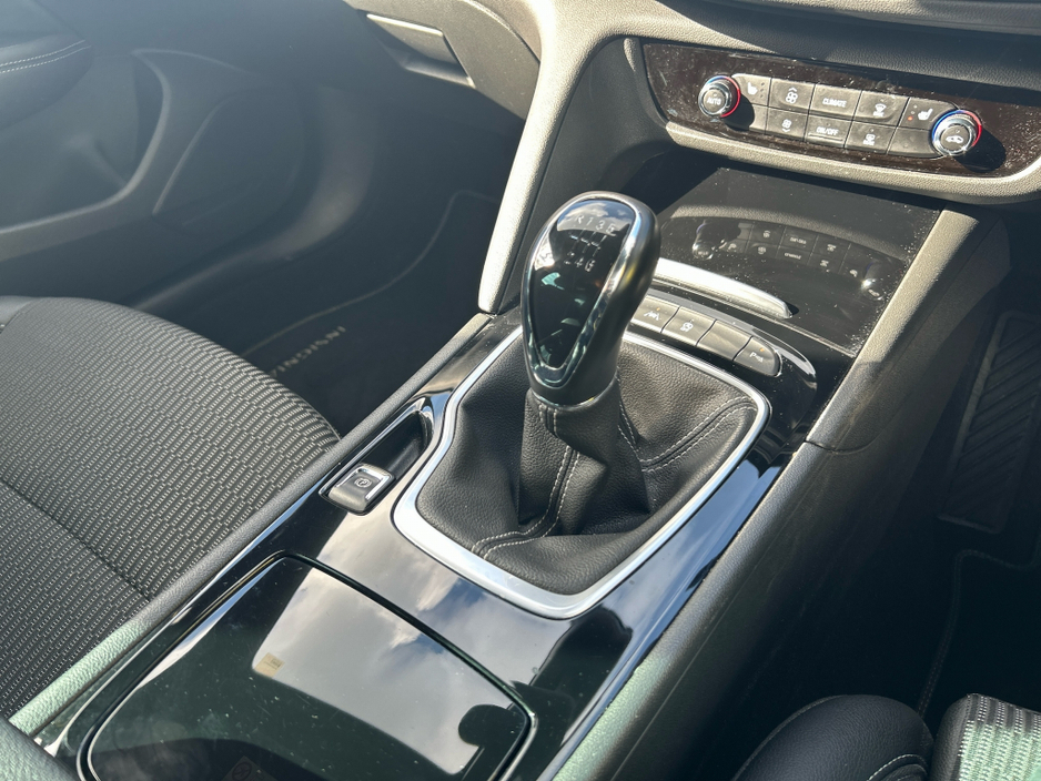 2021 Opel Insignia - image 10