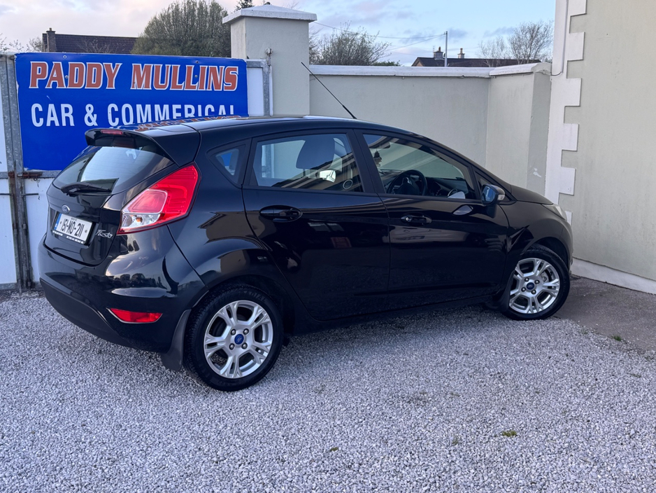 2015 Ford Fiesta - image 4