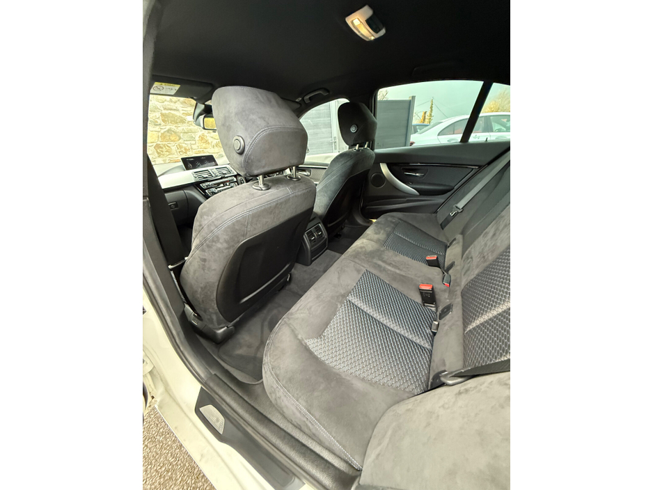 2017 BMW 3 Series - image 20